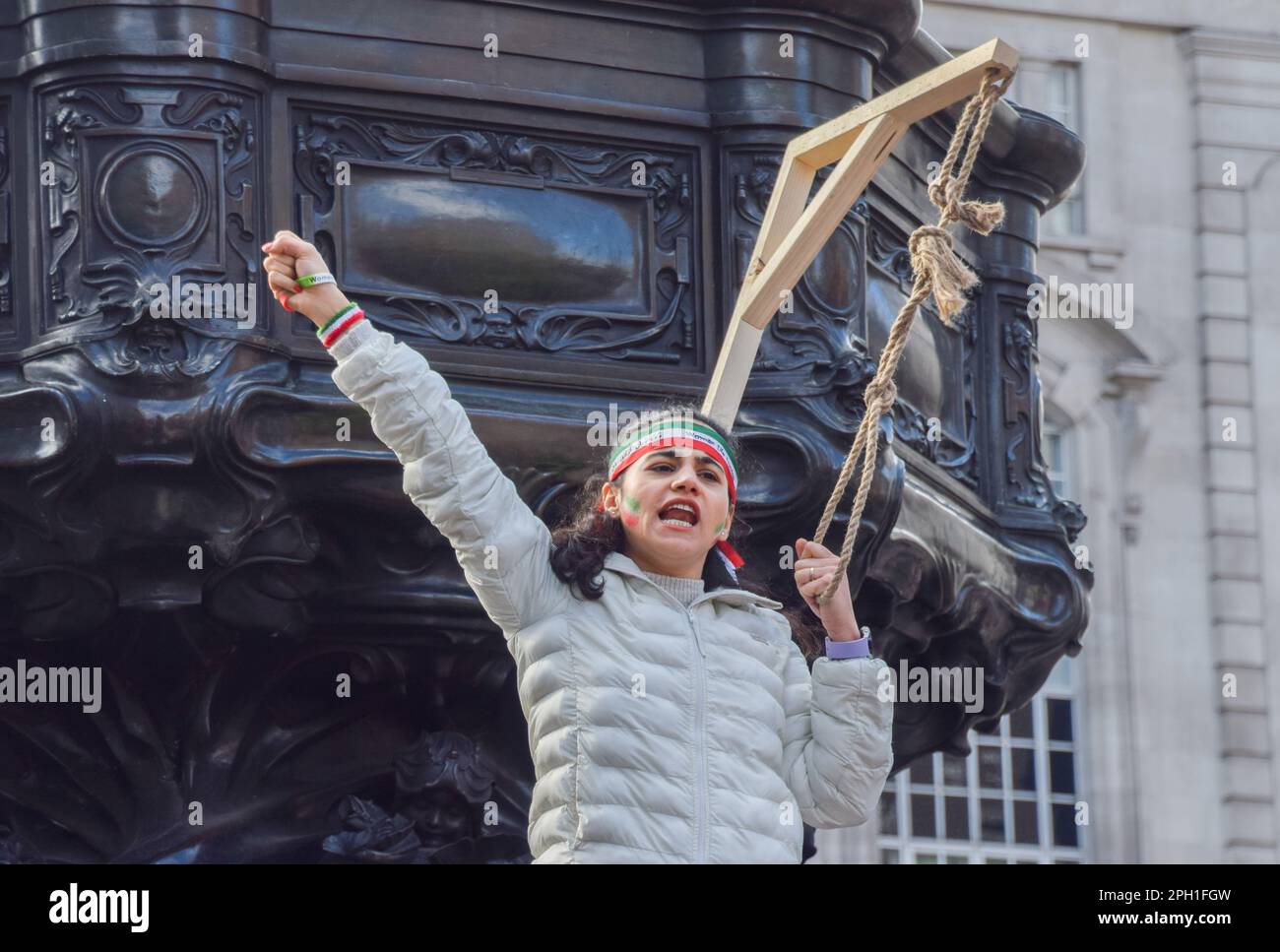 London, UK. 25th March 2023. An activist protests against executions in Iran. Iranian and Ukrainian women held a joint protest in Piccadilly Circus, calling for freedom in Iran and an end to Russian attacks in Ukraine. Credit: Vuk Valcic/Alamy Live News Stock Photo
