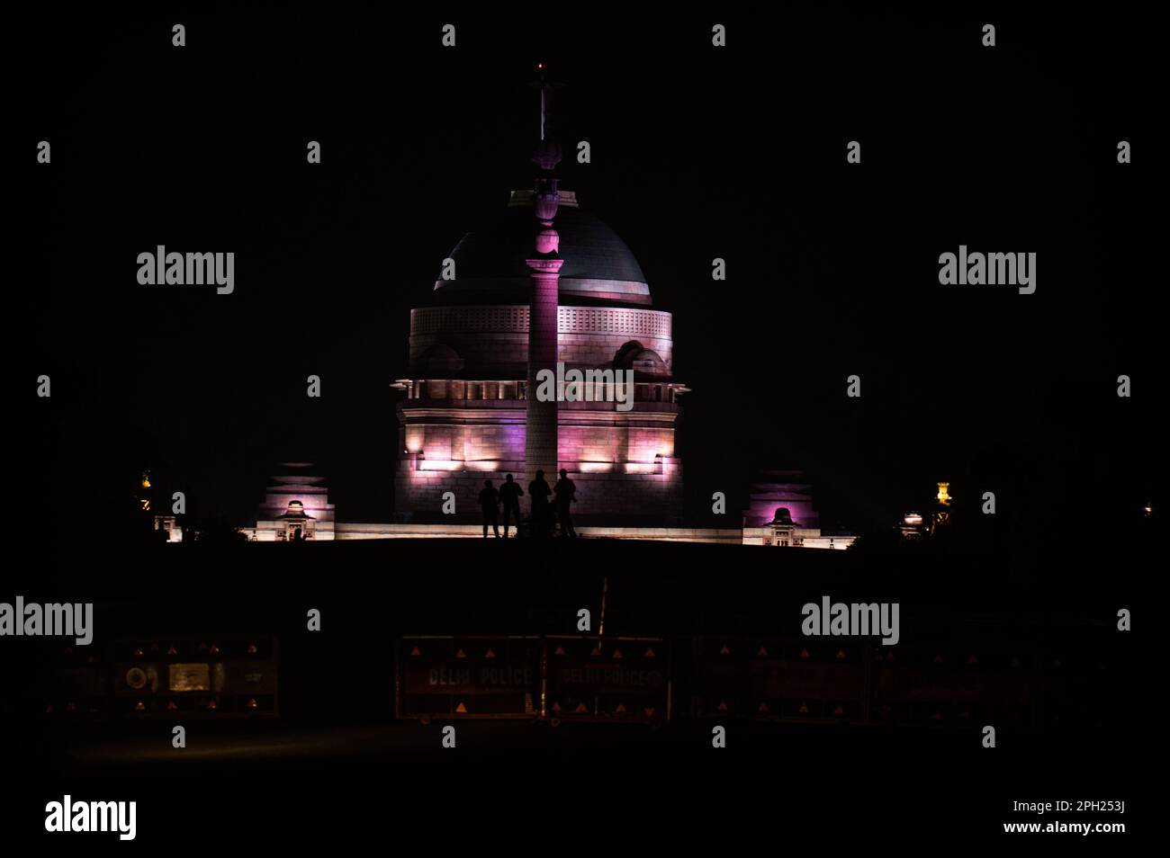 New Delhi, Delhi, India. 25th Mar, 2023. A general view of India's Presidential Palace, also known as Rashtrapati Bhawan, can be seen before the lights were turned off to mark the enviromental campaign of Earth Hour in New Delhi, India on March 25, 2023. (Credit Image: © Kabir Jhangiani/ZUMA Press Wire) EDITORIAL USAGE ONLY! Not for Commercial USAGE! Stock Photo