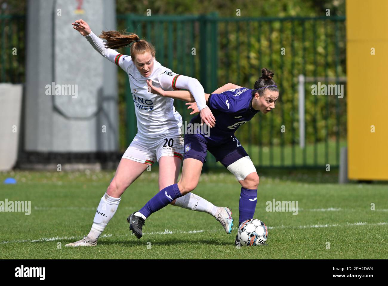 Nikee Van Dijk (20) of OHL and Silke Vanwynsberghe (21) of