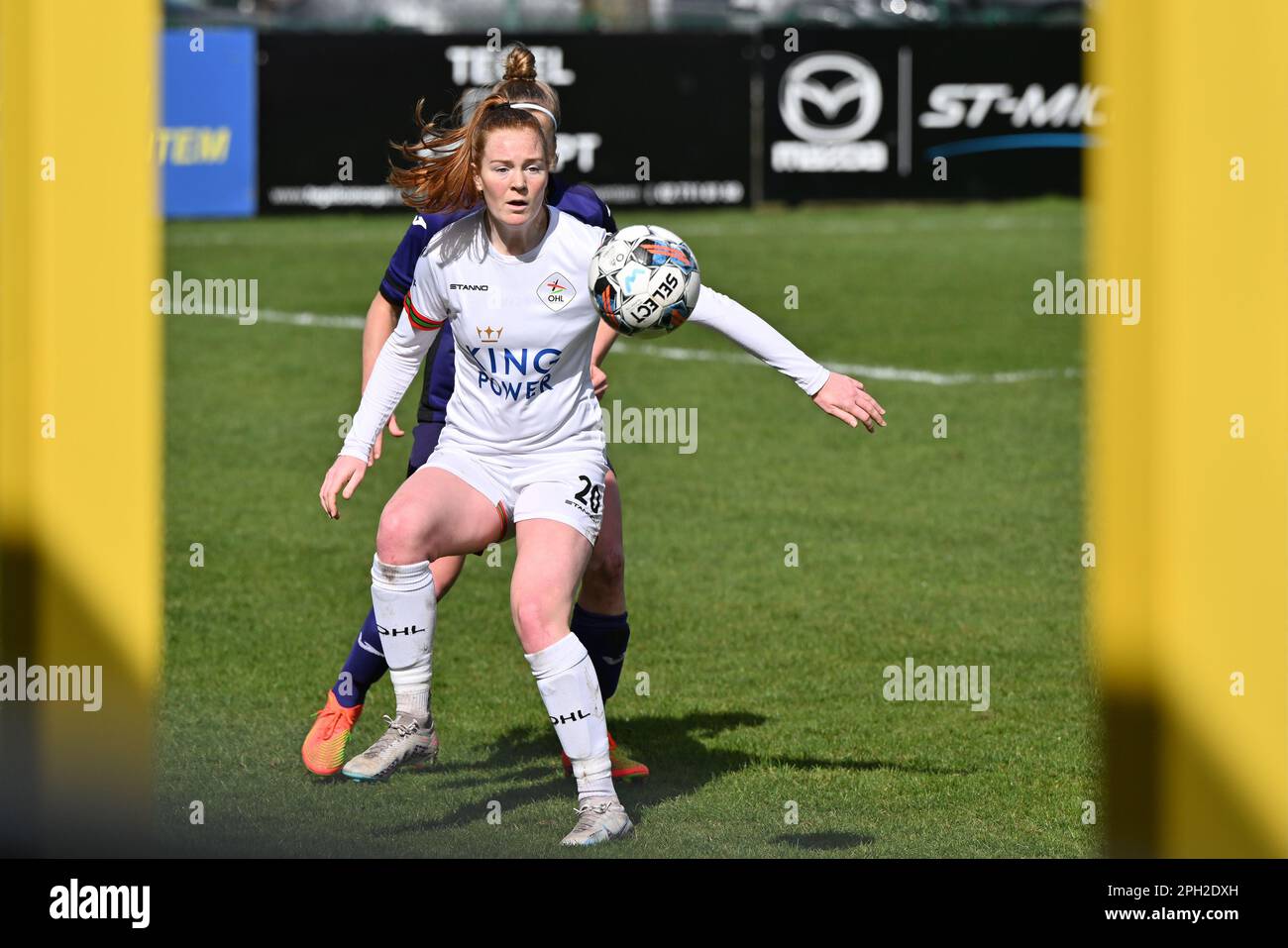 Nikee Van Dijk (20) of OHL and Silke Vanwynsberghe (21) of