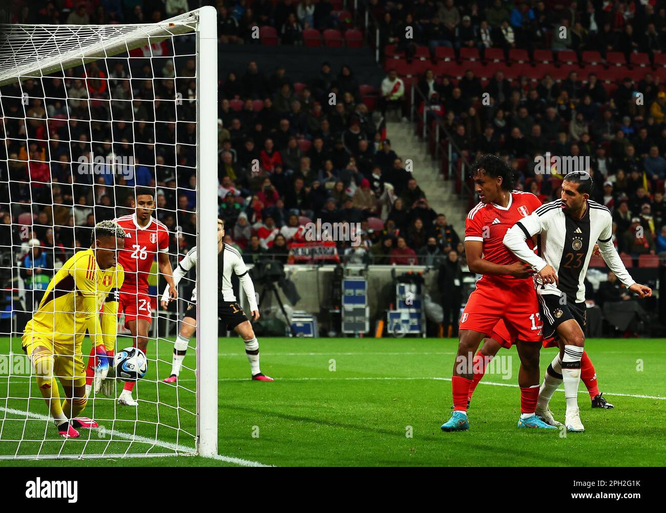Mainz, Germany. 25th Mar, 2023. Soccer: internationals, Germany - Peru, Mewa Arena. Peru's goalkeeper Pedro Gallese (l) stops the ball over the goal line. Credit: Christian Charisius/dpa/Alamy Live News Stock Photo