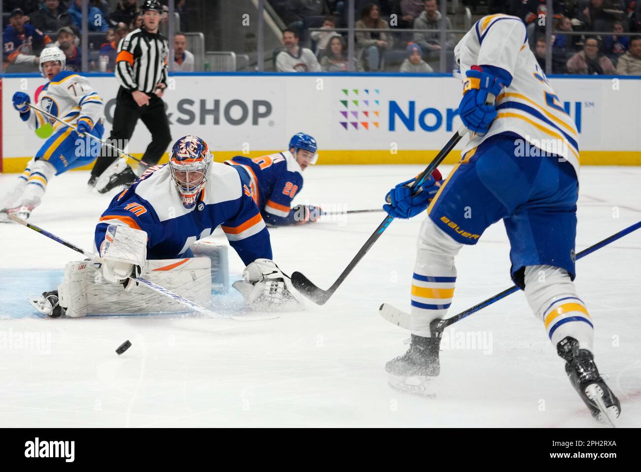 New York Islanders goaltender Semyon Varlamov (40) makes the save