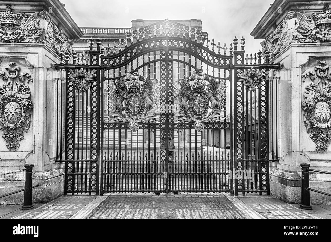 Gate with gilded ornaments in Buckingham Palace, one of the main tourist attractions in London, England, UK Stock Photo