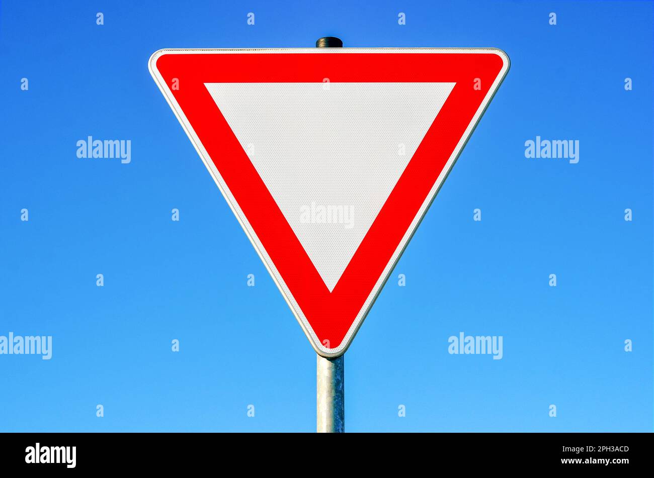 Yield sign board hi-res stock photography and images - Alamy