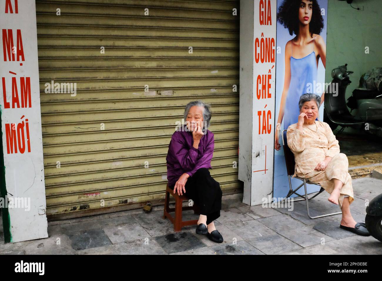 Two elderly women relax on a street in Hanoi, Vietnam Stock Photo - Alamy