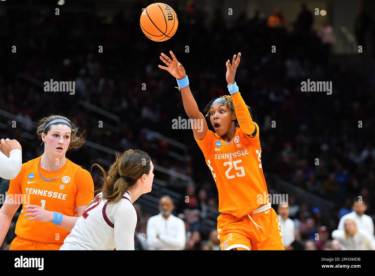 March 25, 2023 Tennessee Lady Vols guard Jordan Horston (25) passes the ball during the NCAA