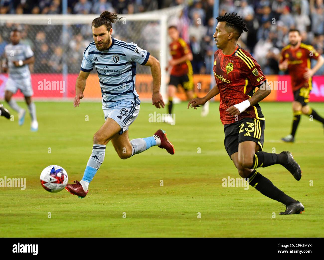 Kansas City, USA. 25th Mar, 2023. Sporting Kansas City midfielder Graham Zusi (8, left) dribbles ahead of Seattle Sounders midfielder Léo Chú (23). Sporting KC hosted the Seattle Sounders in a Major League Soccer game on March 25, 2023 at Children's Mercy Park Stadium in Kansas City, KS, USA. Seattle won 4-1 with goals by striker Jordan Morris. (Photo by Tim Vizer/Sipa USA) Credit: Sipa USA/Alamy Live News Stock Photo