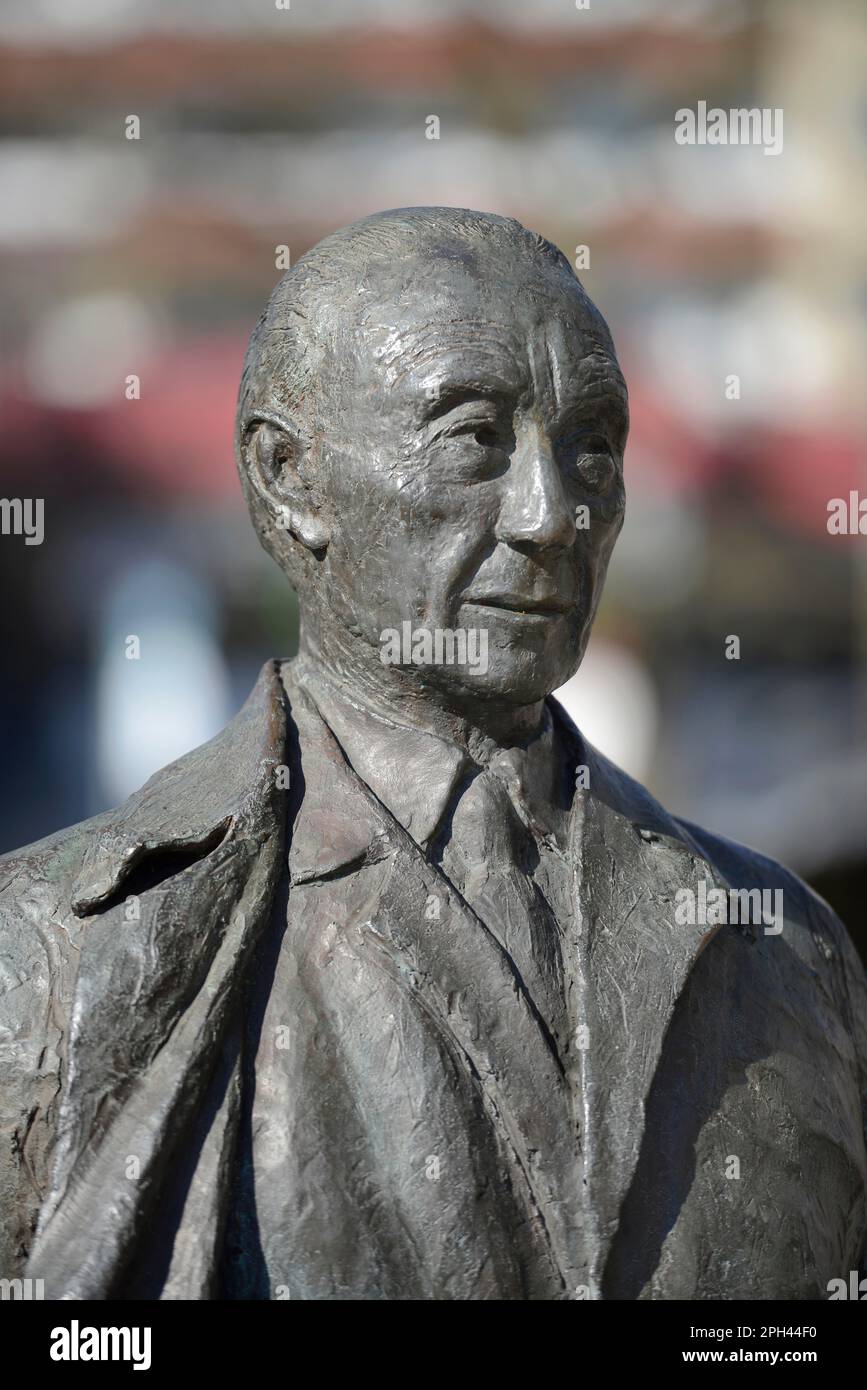 Bronze sculpture, Konrad Adenauer, Adenauerplatz, Charlottenburg, Berlin, Germany Stock Photo