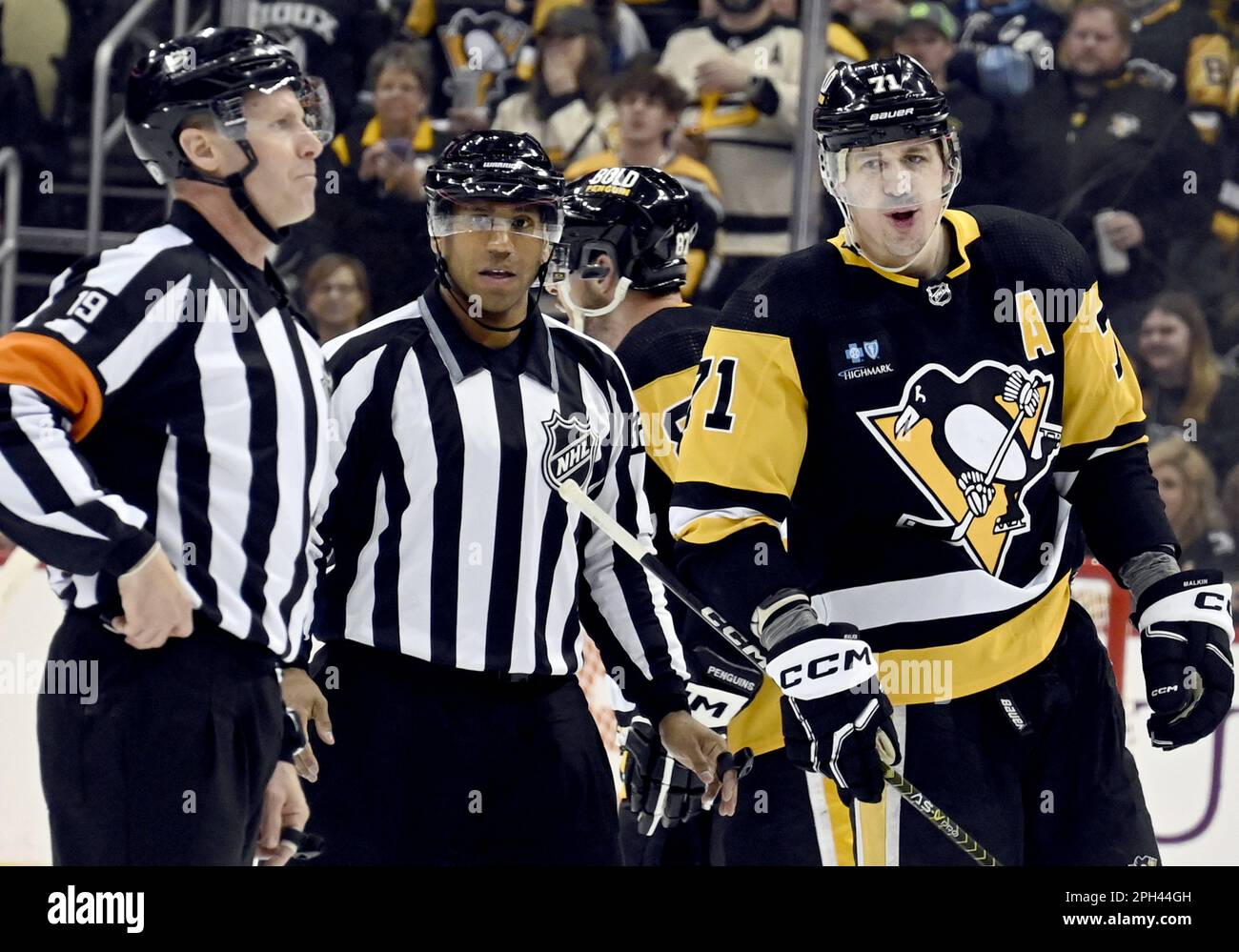 Evgeni Malkin And Brenden Dillon Keep Fighting As Referee Tries To