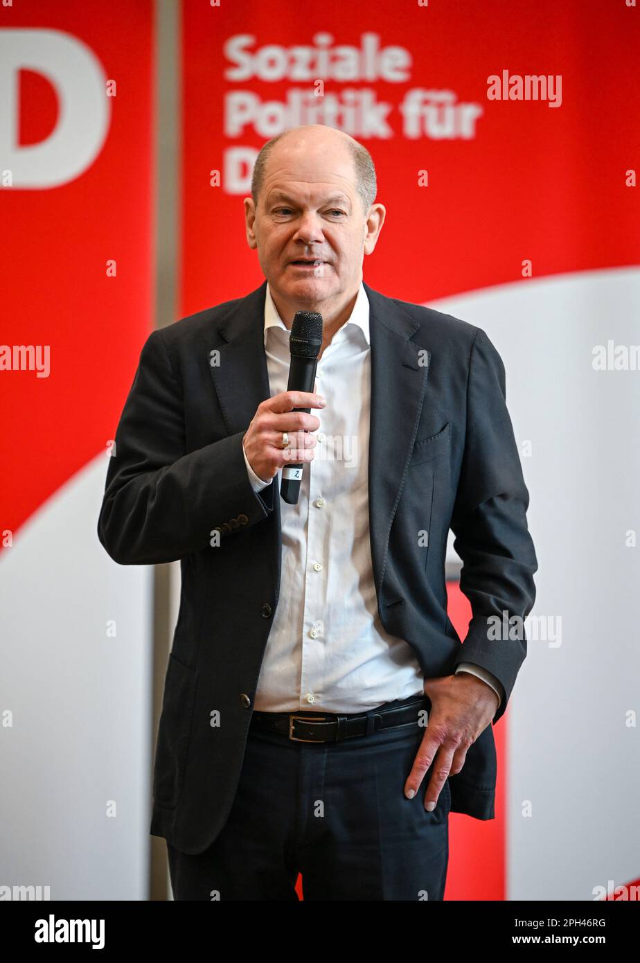 Potsdam, Germany. 25th Mar, 2023. German Chancellor Olaf Scholz (SPD) takes part in a citizens' discussion at the Bürgerhaus am Schlaatz. The round is the prelude to this year's talks by Scholz in his electoral district of Potsdam. Credit: Jens Kalaene/dpa/Alamy Live News Stock Photo