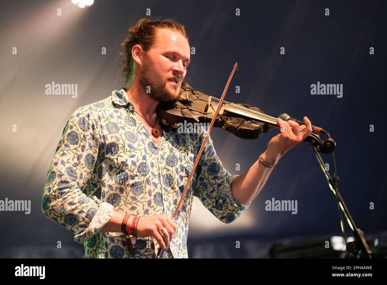 Bennet Cerven of The Trouble Notes performing at the Wickham Festival, Hampshire, UK. August 7, 2022 Stock Photo