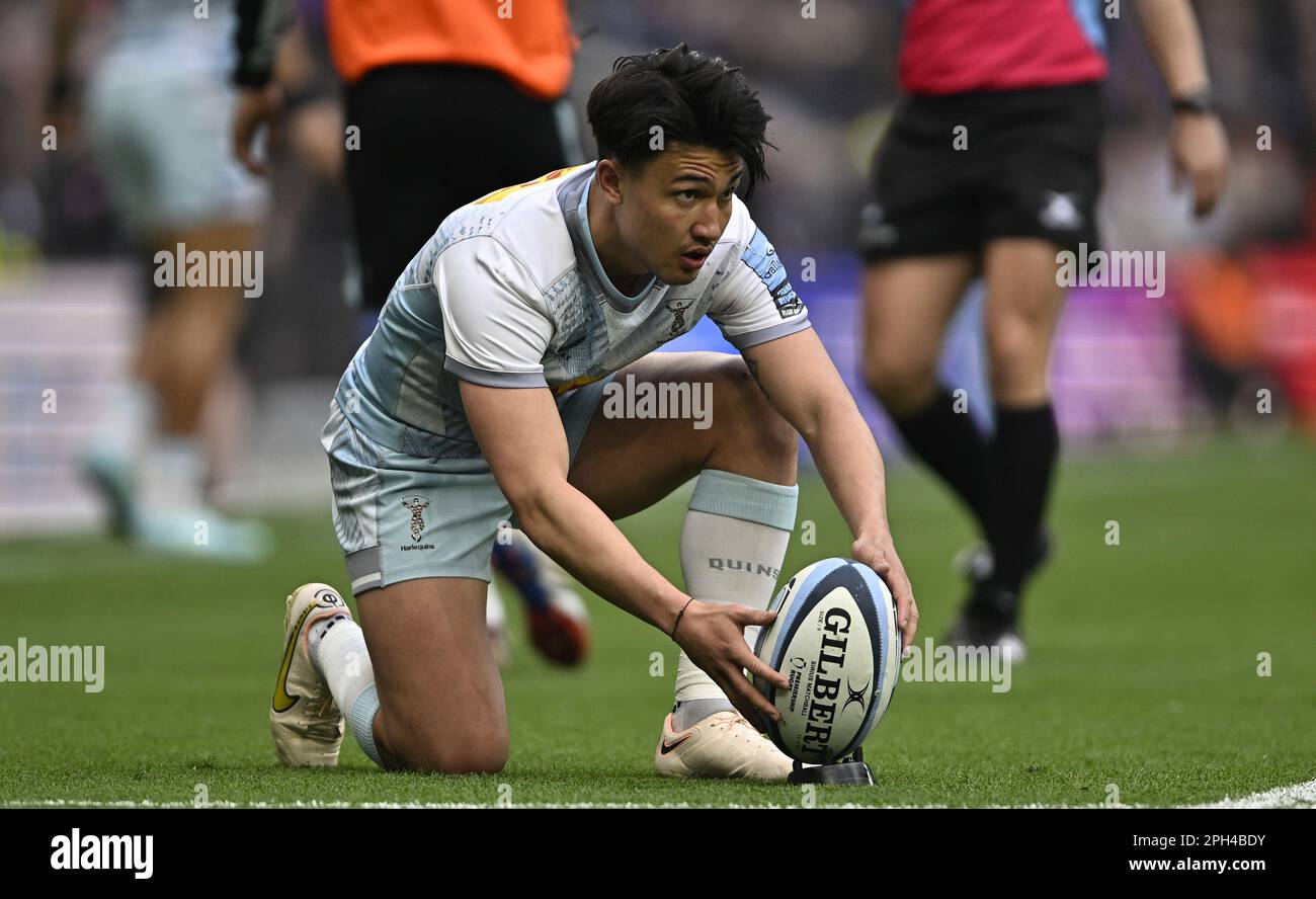 Tottenham, United Kingdom. 25th Mar, 2023. Premiership Rugby. Saracens V Harlequins. The Tottenham Hotspur Stadium. Tottenham. Marcus Smith (Harlequins) prepares to kick during the Showdown 3, in Association with City Index, Saracens V Harlequins Gallagher Premiership rugby match. Credit: Sport In Pictures/Alamy Live News Stock Photo