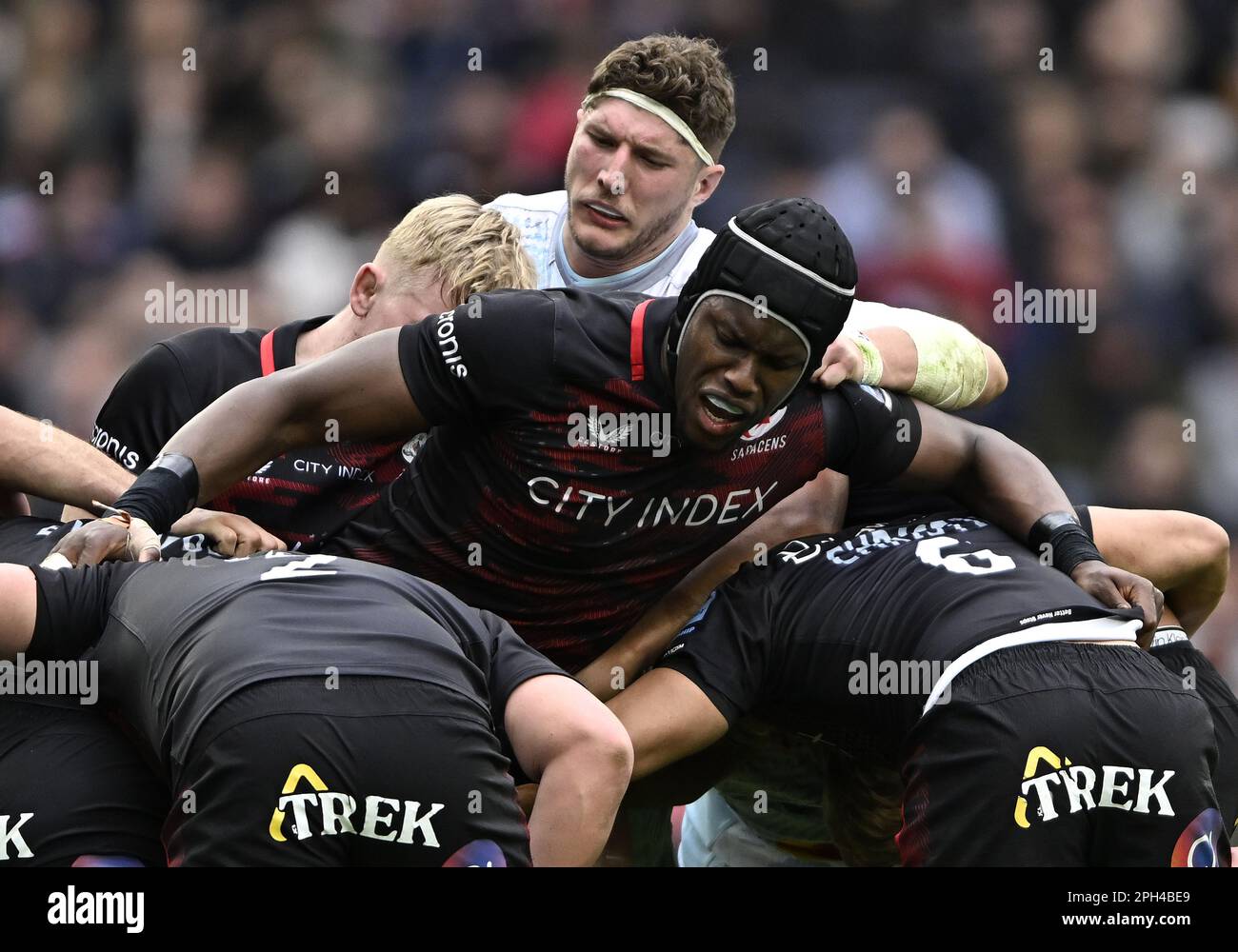 Tottenham, United Kingdom. 25th Mar, 2023. Premiership Rugby. Saracens V Harlequins. The Tottenham Hotspur Stadium. Tottenham. Maro Itoje (Saracens) in the ruck during the Showdown 3, in Association with City Index, Saracens V Harlequins Gallagher Premiership rugby match. Credit: Sport In Pictures/Alamy Live News Stock Photo