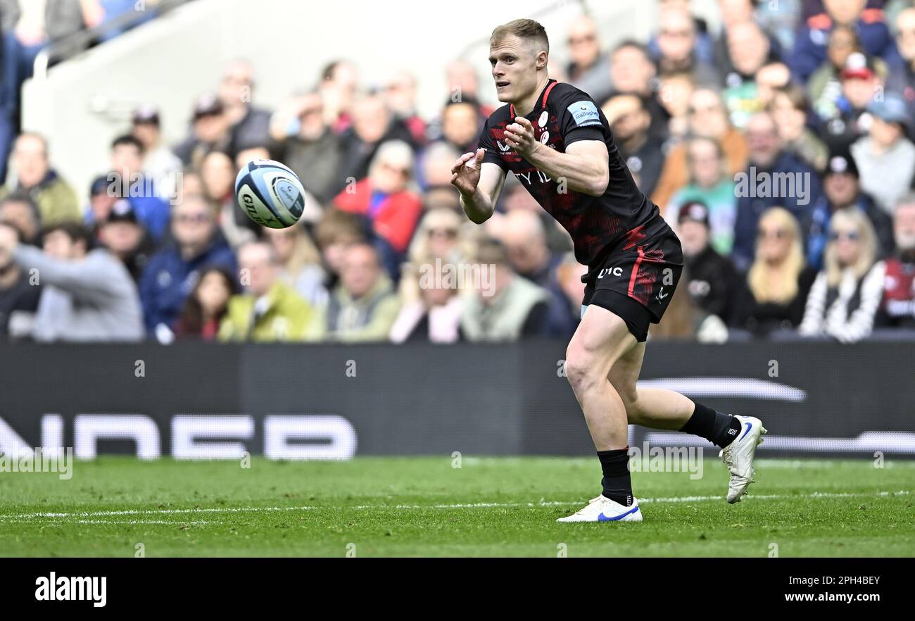 Tottenham, United Kingdom. 25th Mar, 2023. Premiership Rugby. Saracens V Harlequins. The Tottenham Hotspur Stadium. Tottenham. Aled Davies (Saracens) passes during the Showdown 3, in Association with City Index, Saracens V Harlequins Gallagher Premiership rugby match. Credit: Sport In Pictures/Alamy Live News Stock Photo