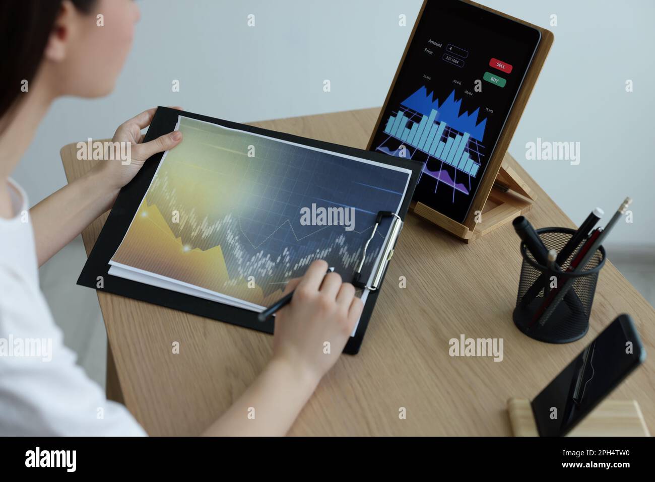 Working with chart hi-res stock photography and images - Alamy