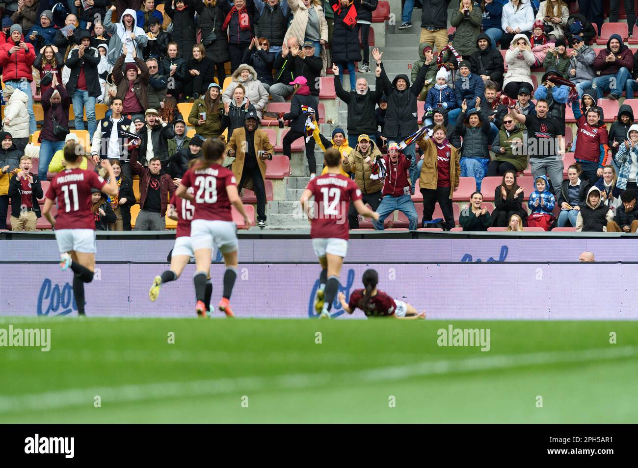 Fans of slavia prague hi-res stock photography and images - Alamy