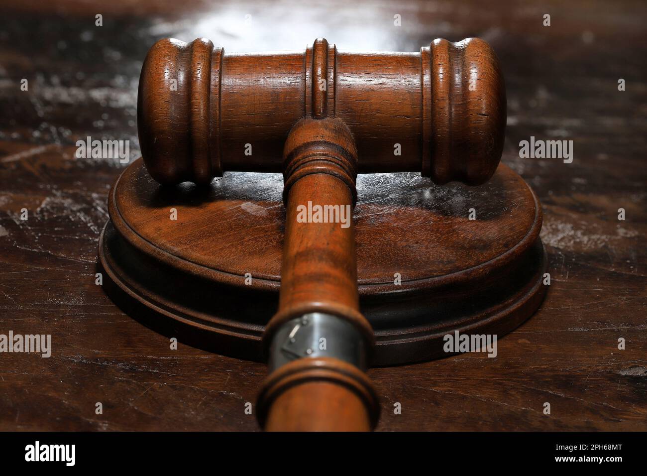 wooden gavel with sound block on desktop Stock Photo - Alamy