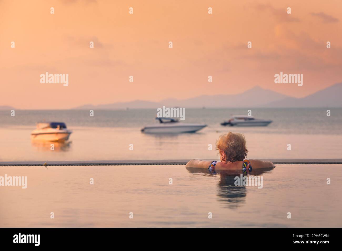 Senior woman swimming pool hi-res stock photography and images - Alamy