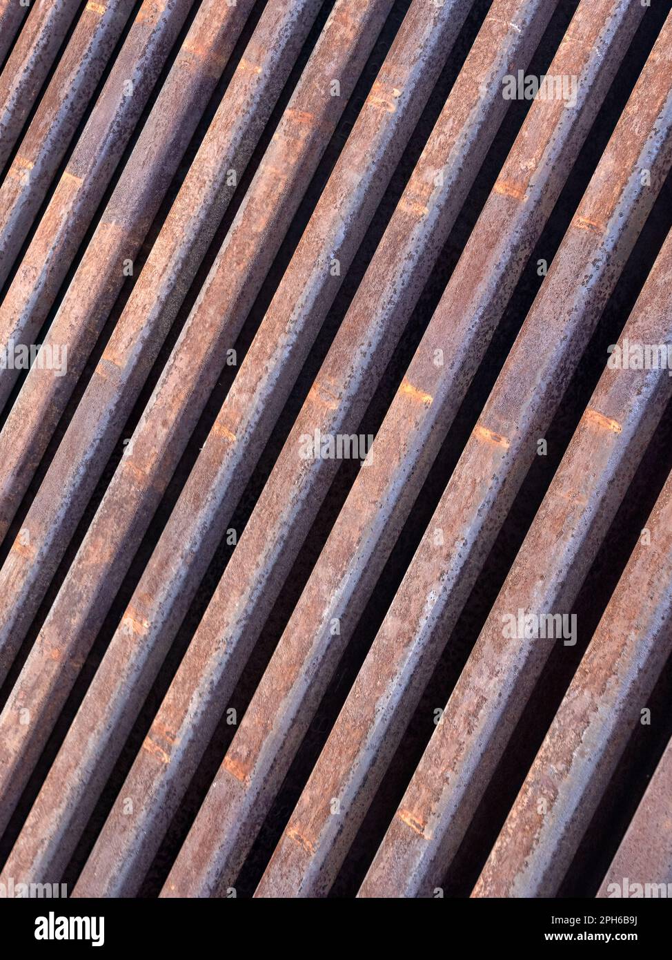 Rusty iron bars hi-res stock photography and images - Alamy