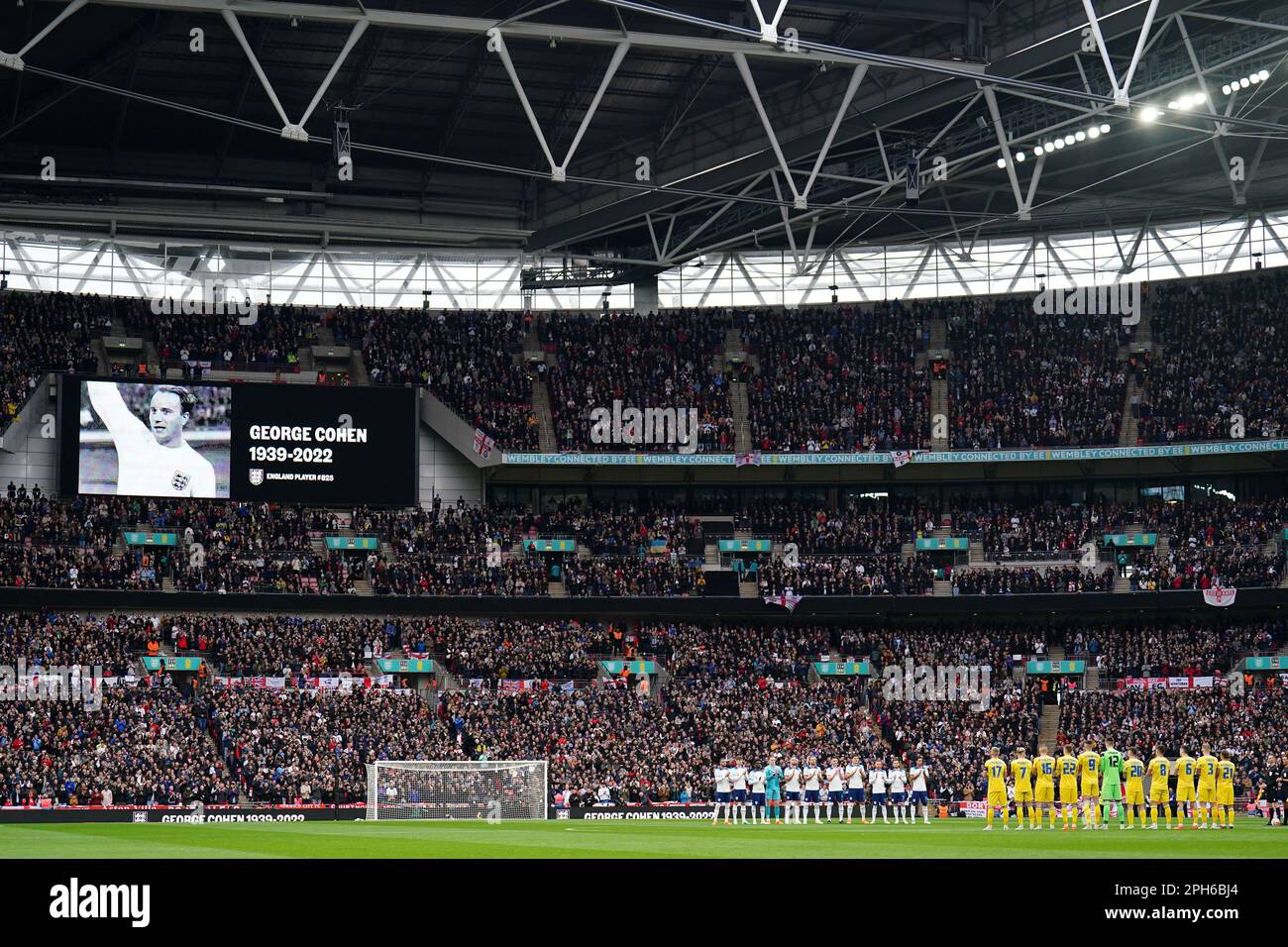 Players observe a minute's applause for the late Cohen ahead of