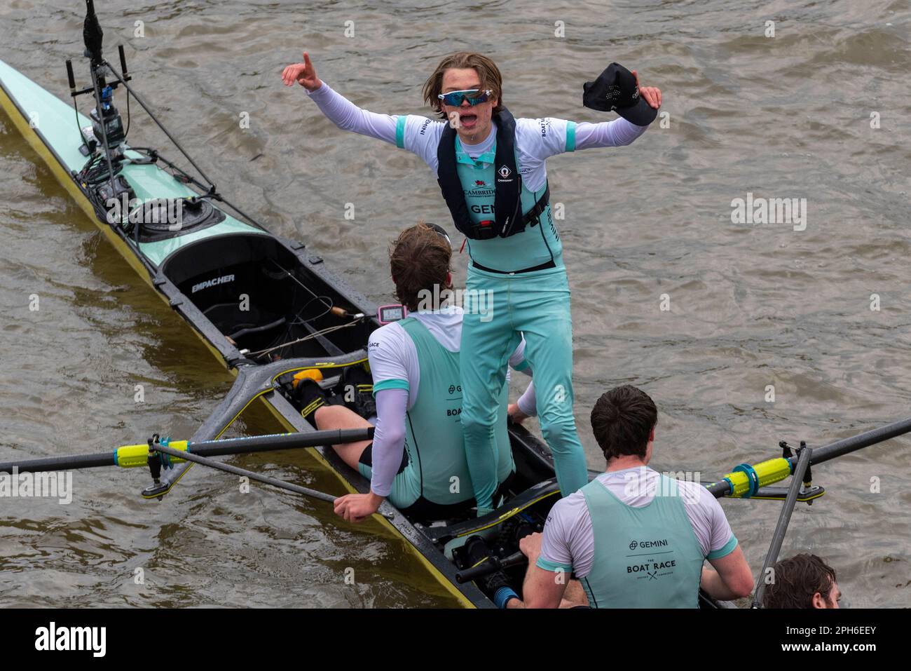 Chiswick Bridge, Chiswick, London, UK. 26th Mar, 2023. The rowers of ...