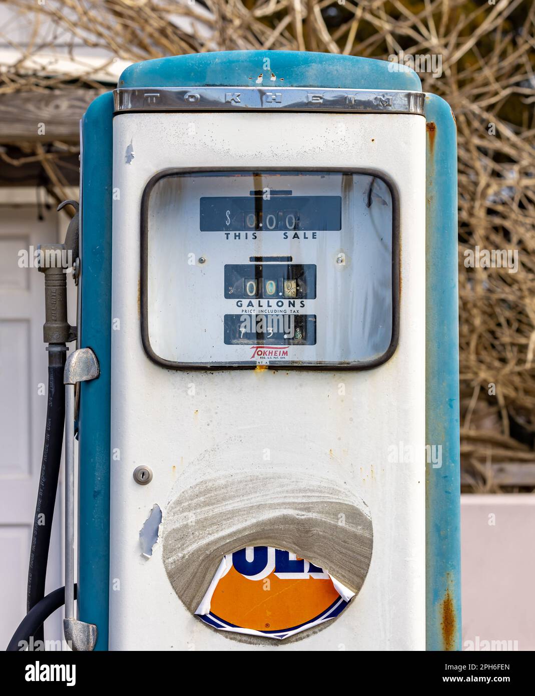 An Antique Gulf gas pump Stock Photo - Alamy