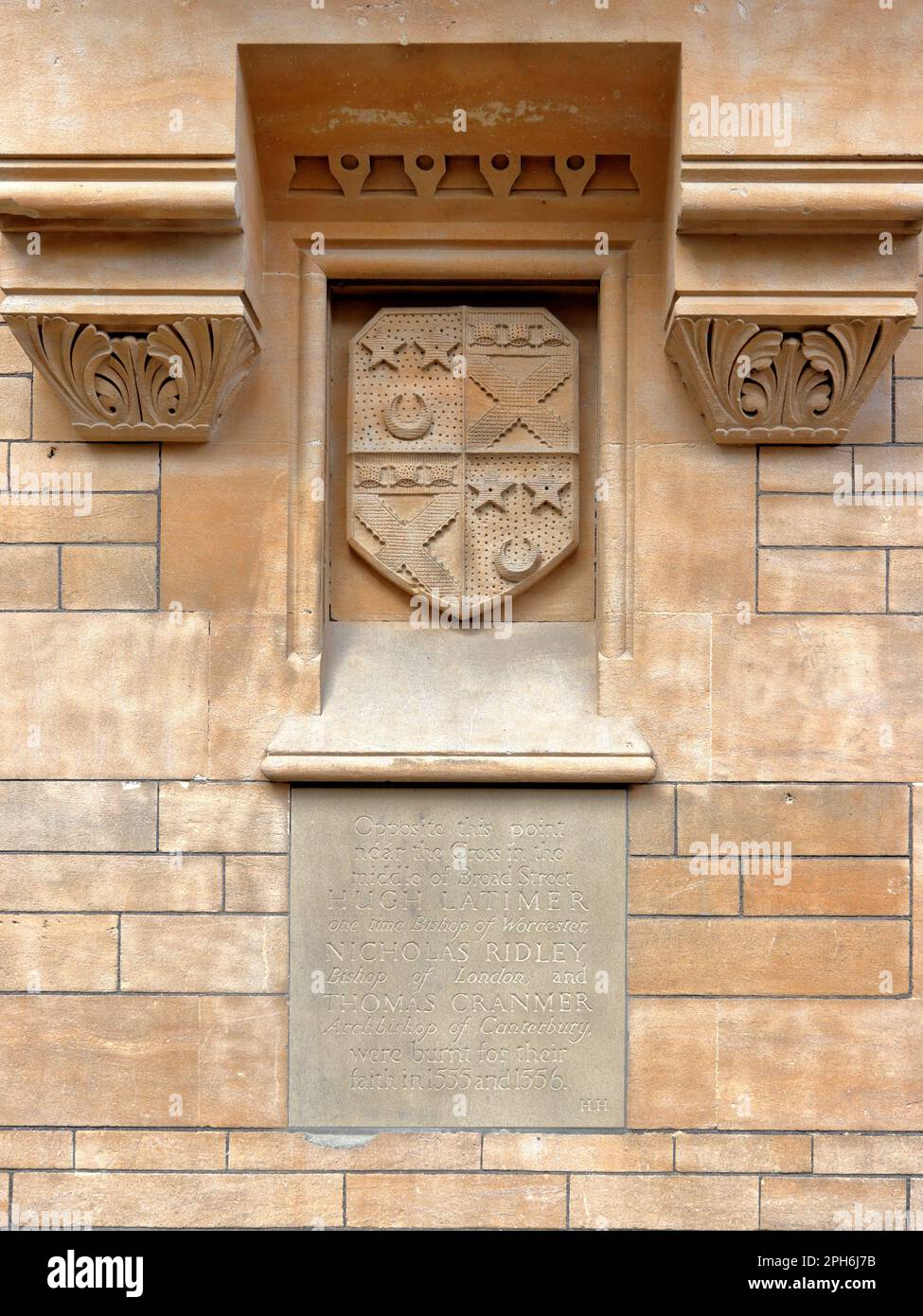 Heraldic crest on the wall of Balliol College in Broad Street and inscription dedicated to Oxford Martyrs, protestant bishops burnt at the stake in 16 Stock Photo