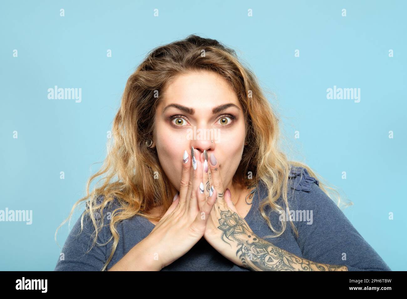 surprised astonished overwhelmed girl reaction Stock Photo Alamy