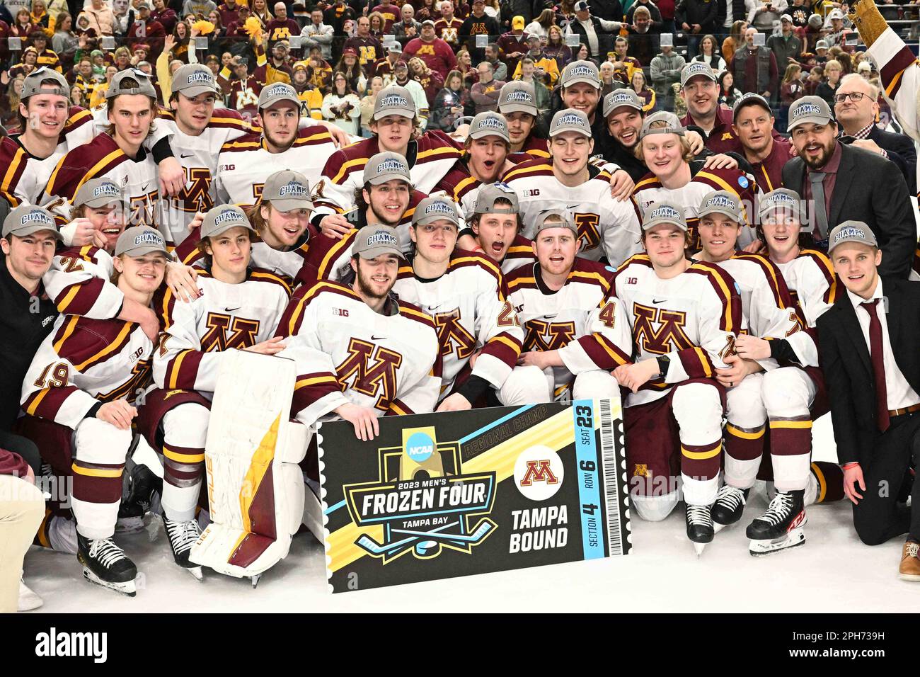 Minnesota Gophers pose for a team photo after winning the championship game of the West Regional