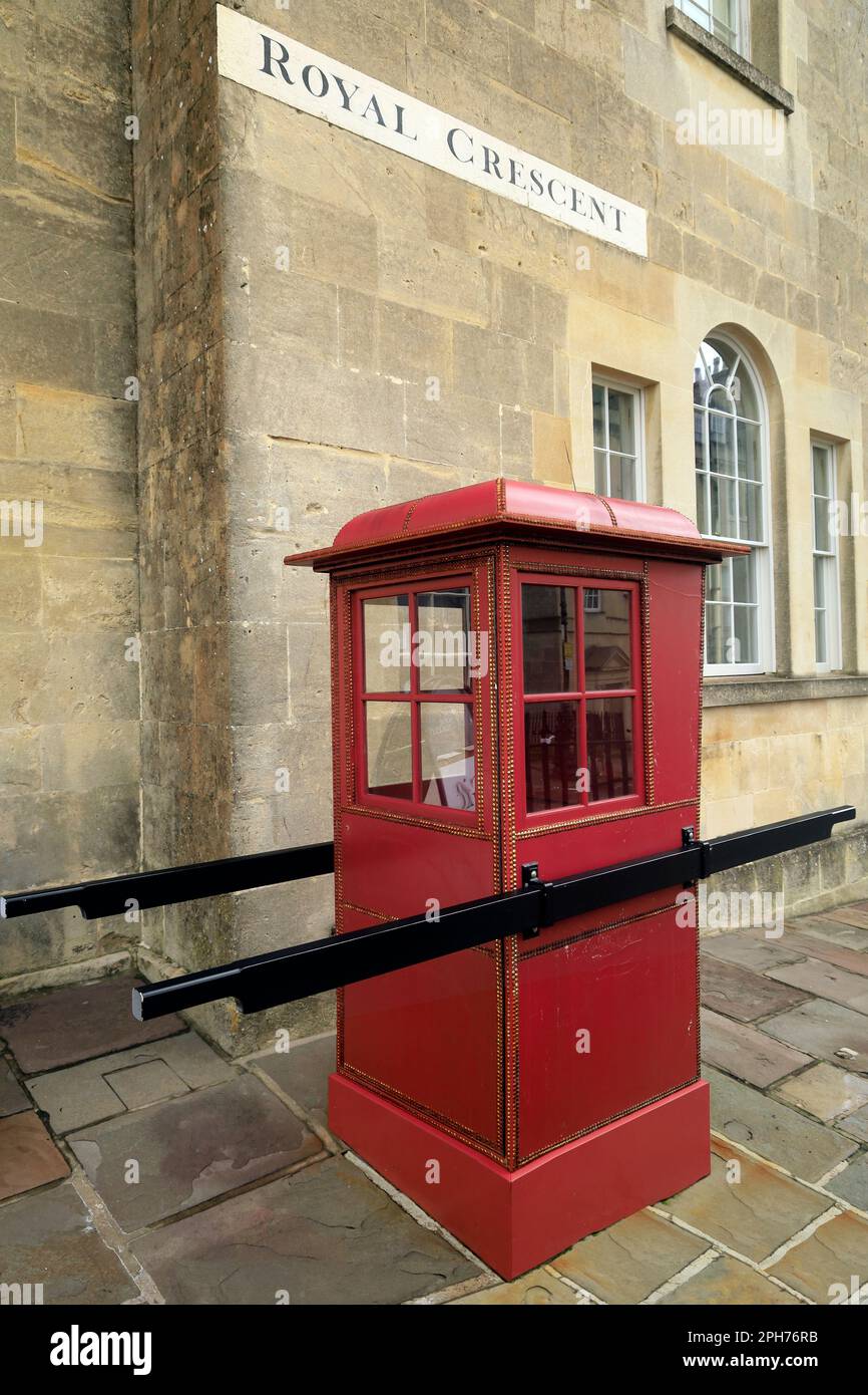 View of a red sedan chair outside Number One - No 1 - Royal Crescent, Bath, England. Georgian Street. Taken March 2023. cym Stock Photo