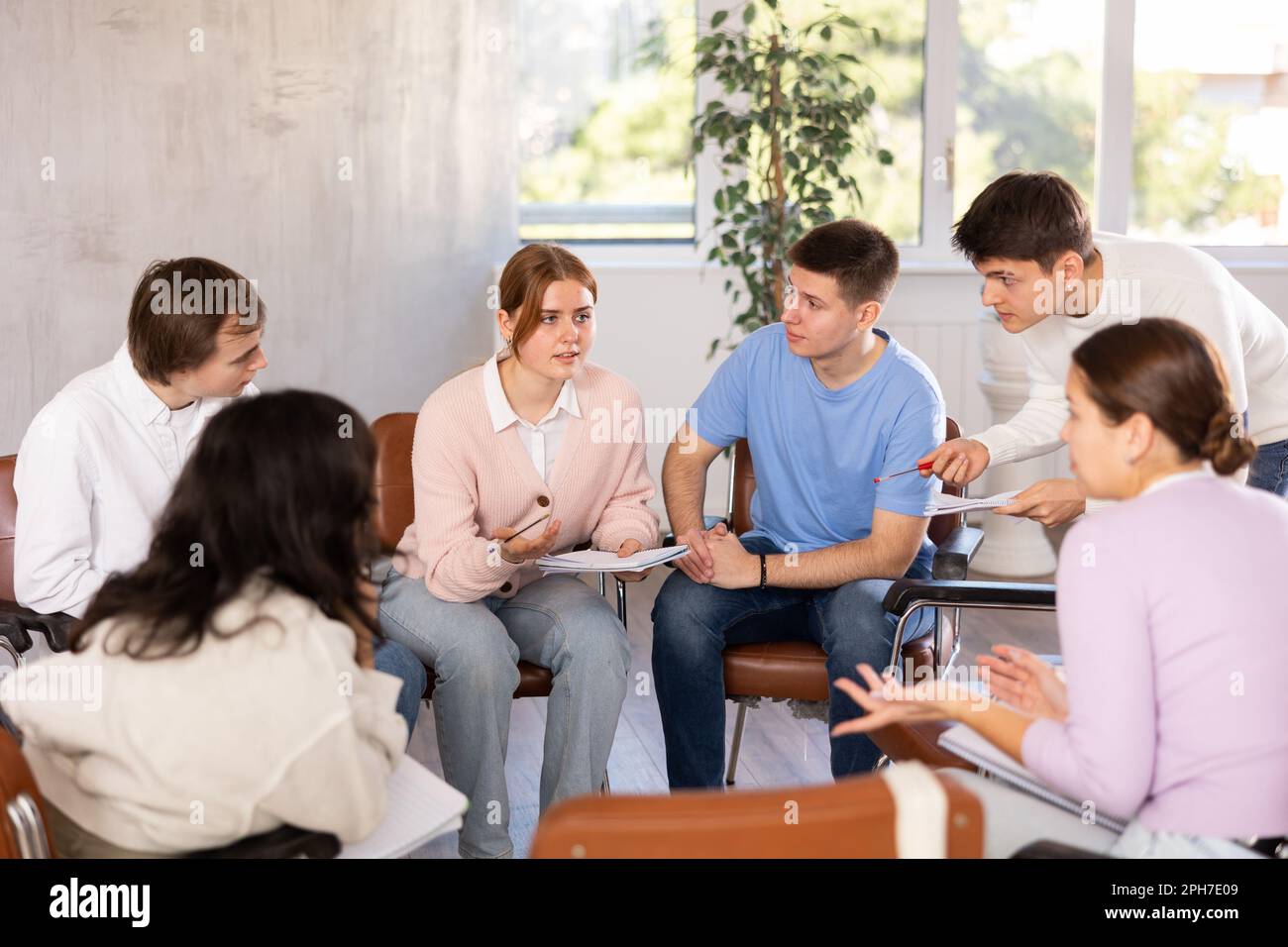 Group of students studying for difficult test in studygroup together Stock Photo