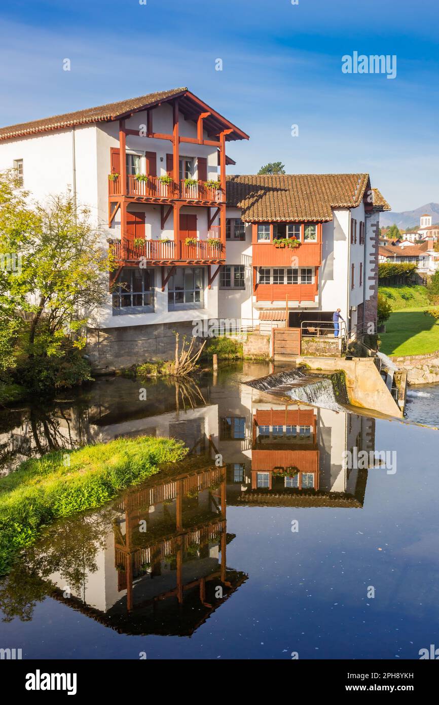 House reflected in the Nive river in Saint-Jean-Pied-de-Port, France Stock Photo
