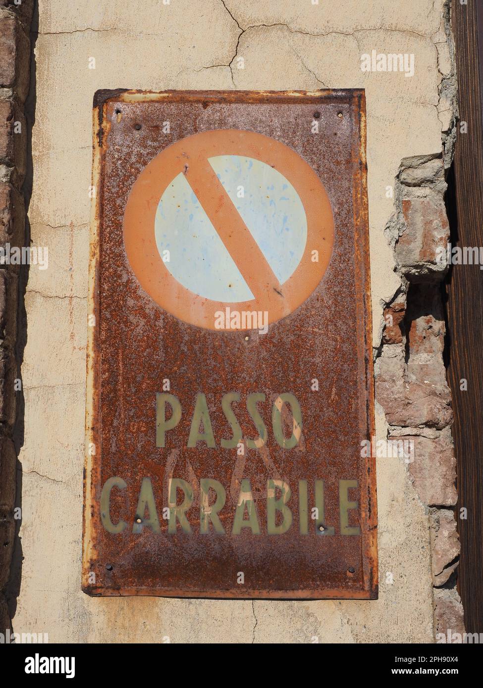 no parking traffic sign passo carrabile translation tow away zone Stock  Photo - Alamy