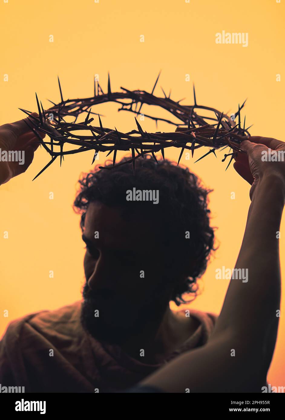 Jesus portrait crown of thorns hi-res stock photography and images - Alamy