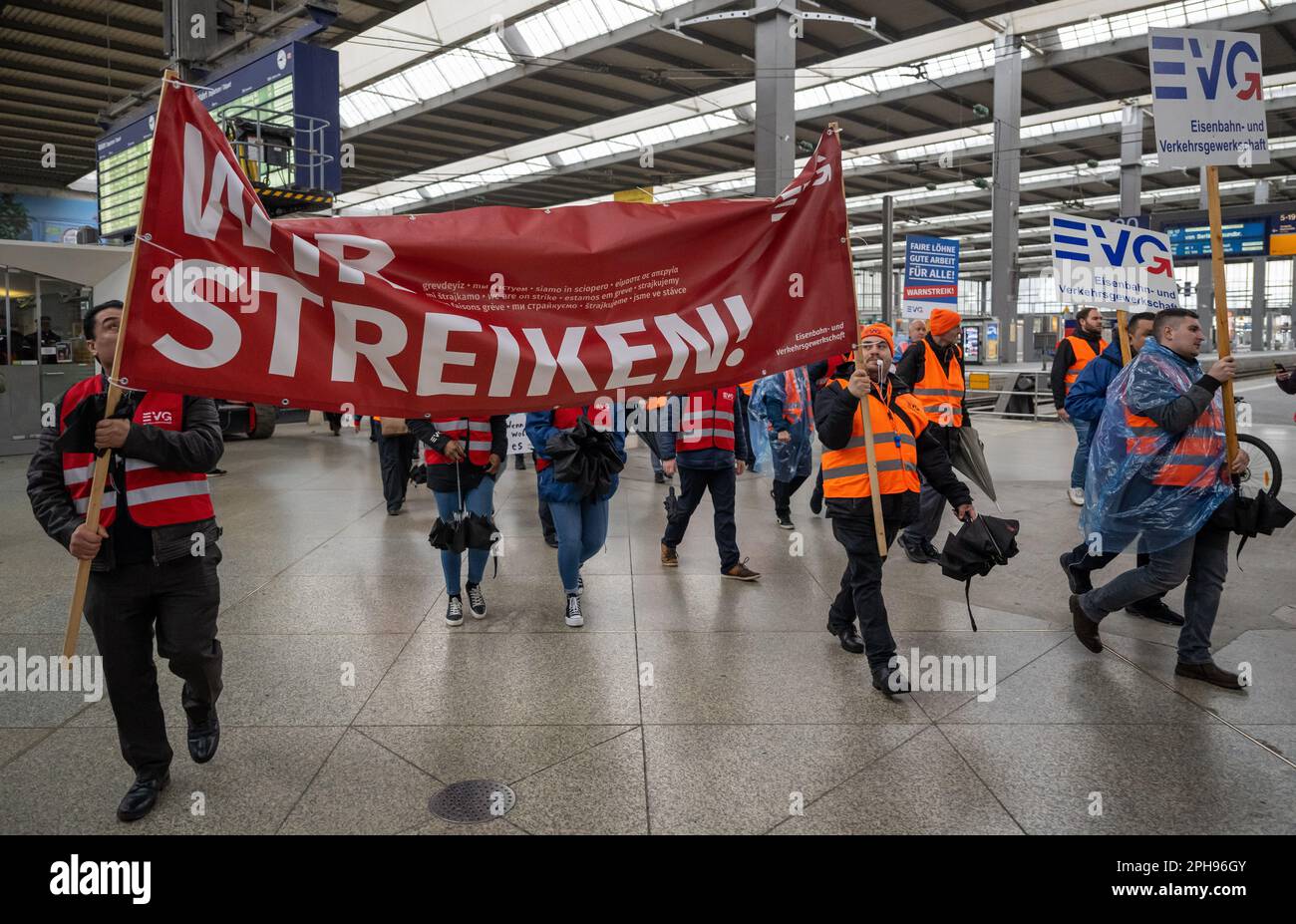 Spannende Evg Streik Munchen Fotos