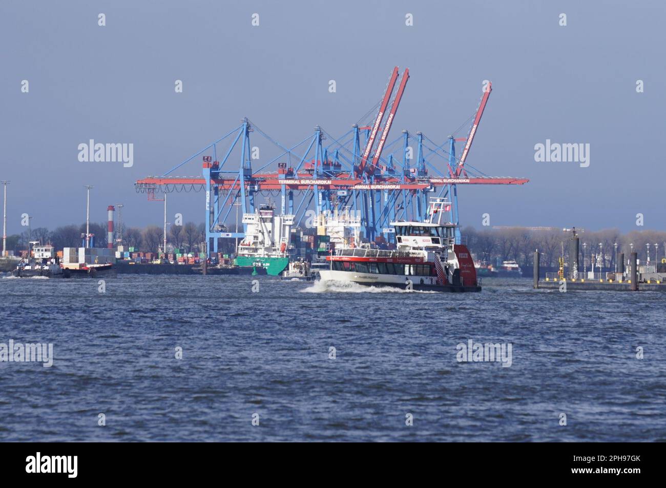 hamburg-germany-27th-mar-2023-a-hvv-ferry-travels-on-the-elbe