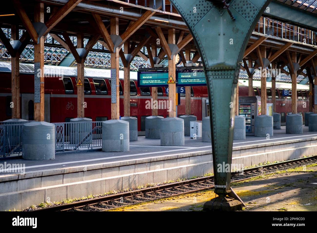 Oldenburg, Germany. 27th Mar, 2023. A platform at the main train