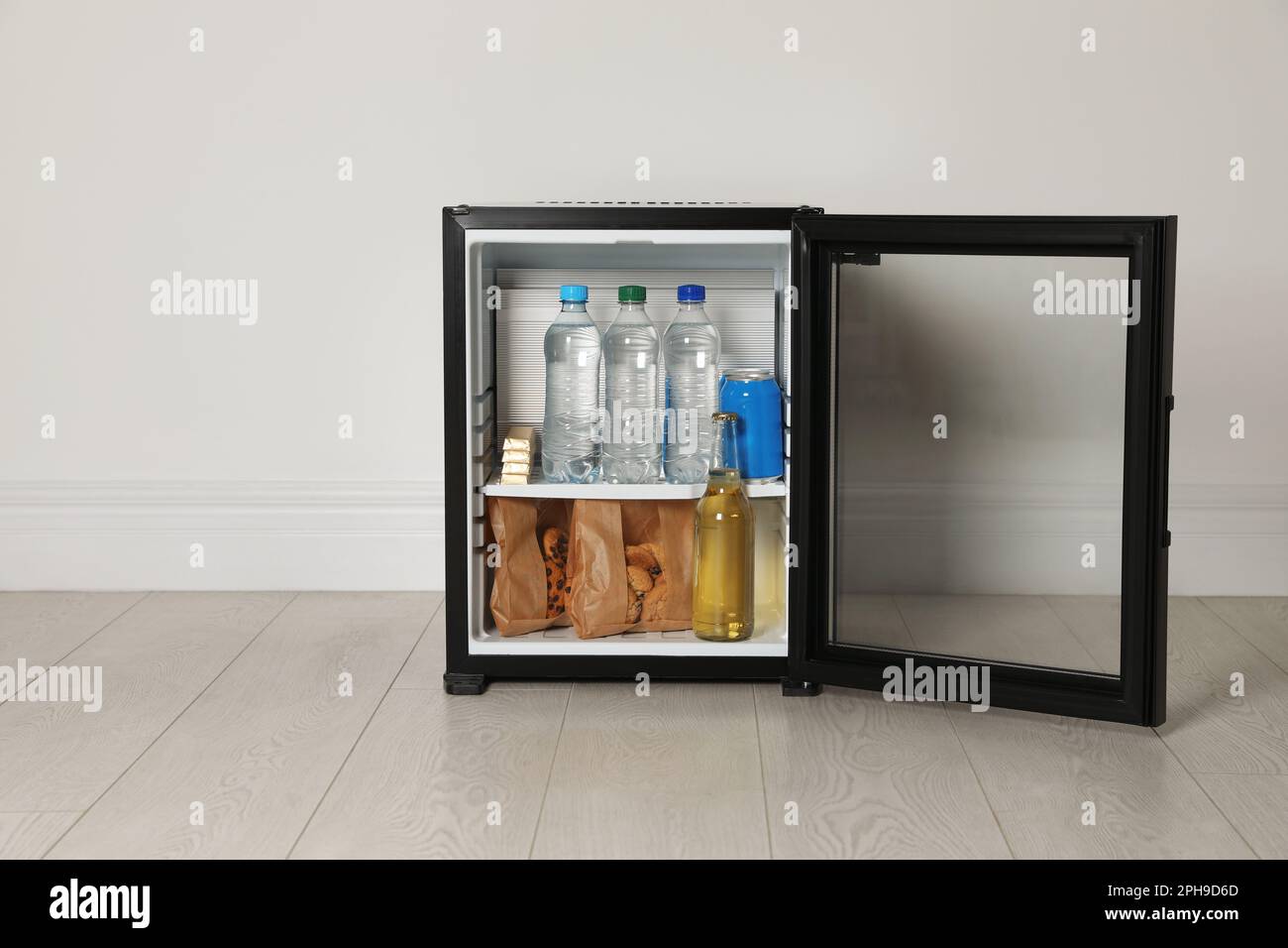 Mini bar hotel hi-res stock photography and images - Page 5 - Alamy