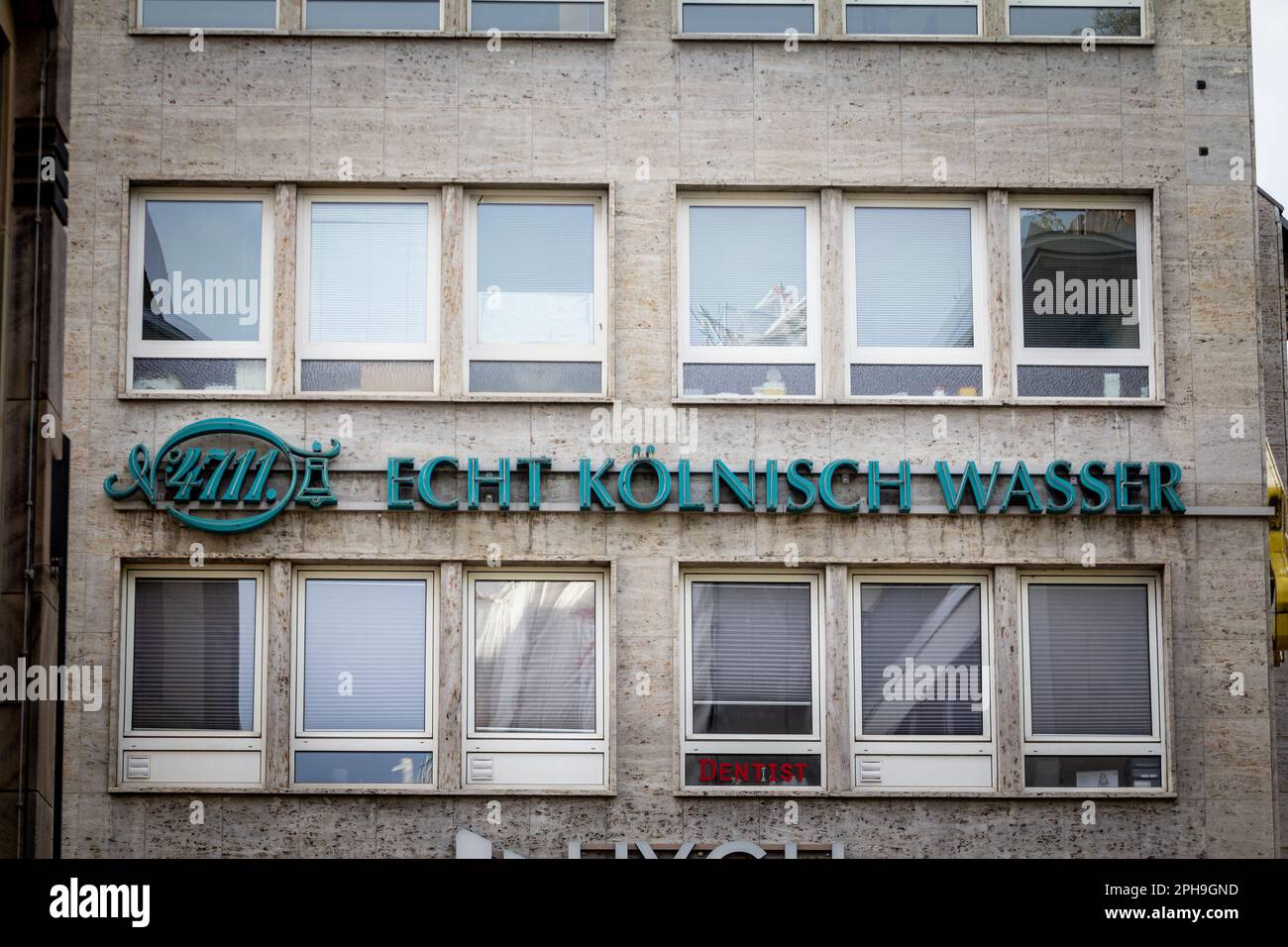 Picture of a sign with the logo of 4711 Eau de Cologne (Echt Kolnisch ...