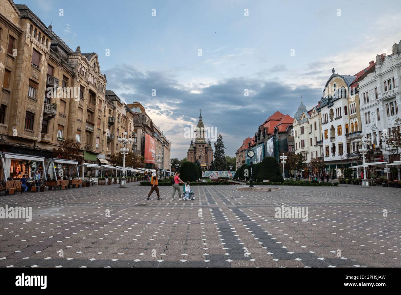 Picture of the piata victoriei square with the metropolitan orthodox