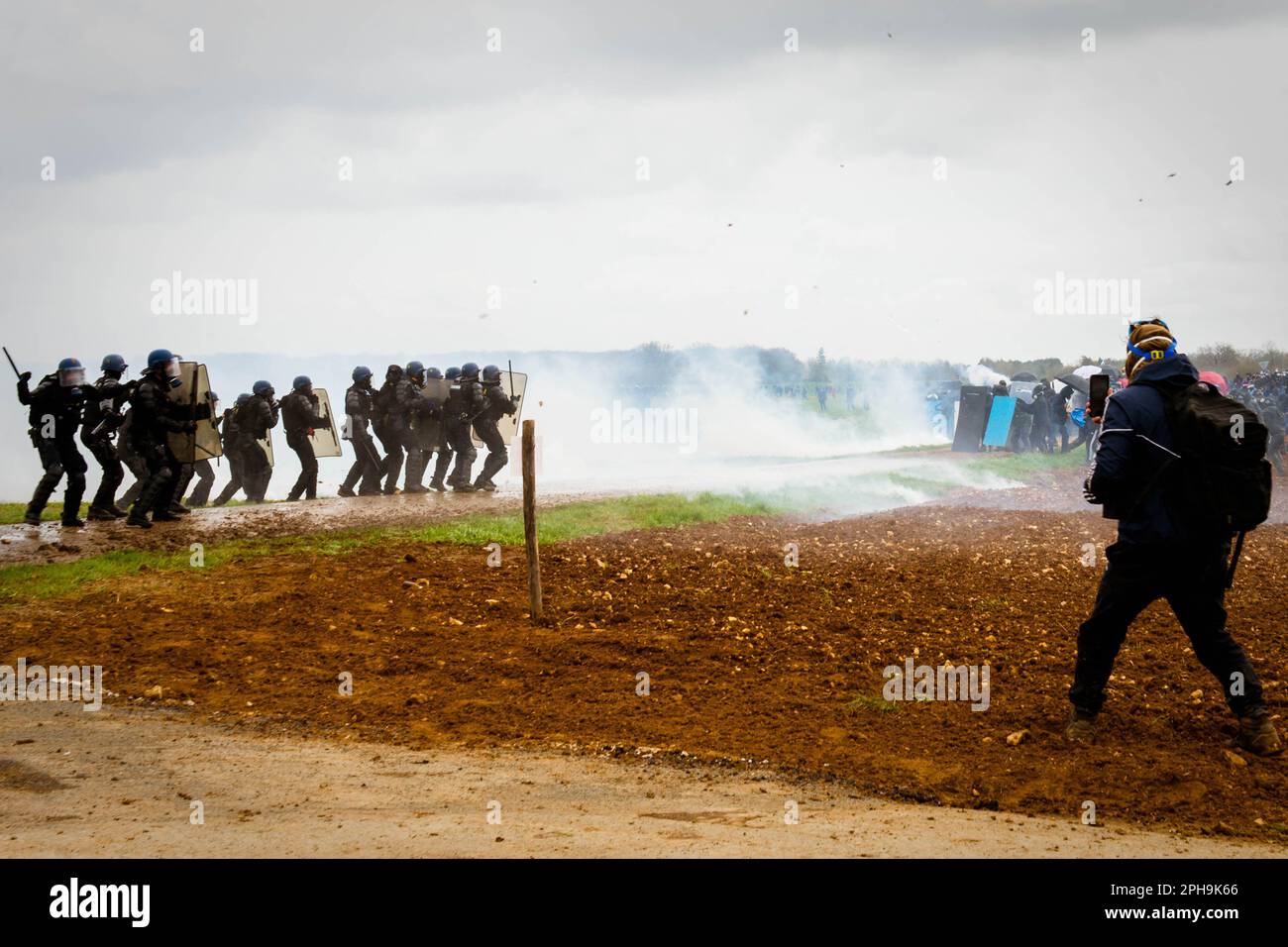 Sainte Soline, France. 25th Mar, 2023. Violent protest against Mega
