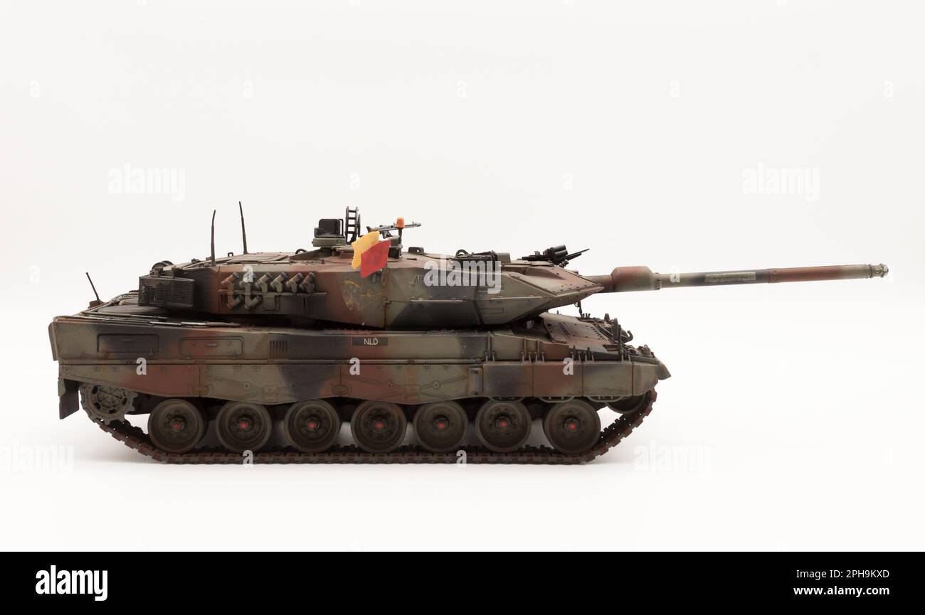 German Leopard 2A6 Main Battle Tank 1 35 scale model Stock Photo