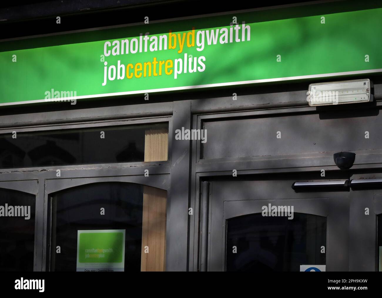 JobCentrePlus - Job Centre Plus - CanolfanBydGwaith - Canolfan Byd Gwaith at 29-31 Stryd y Capel, 29 – 31 Chapel St, Llandudno, Wales, LL30 2SS Stock Photo
