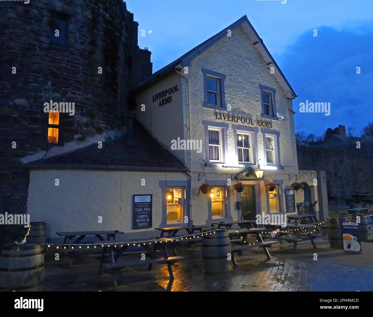 Haunted pub - The Liverpool Arms, Lower Gate Street, Conwy, North Wales, UK,  LL32 8BE Stock Photo