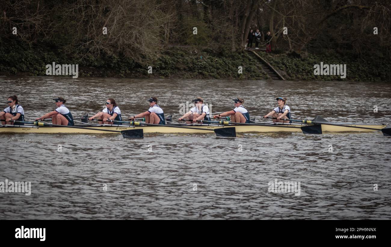 The Oxford women's team trail on the water at the Oxford v Cambridge boat race 2023 Stock Photo
