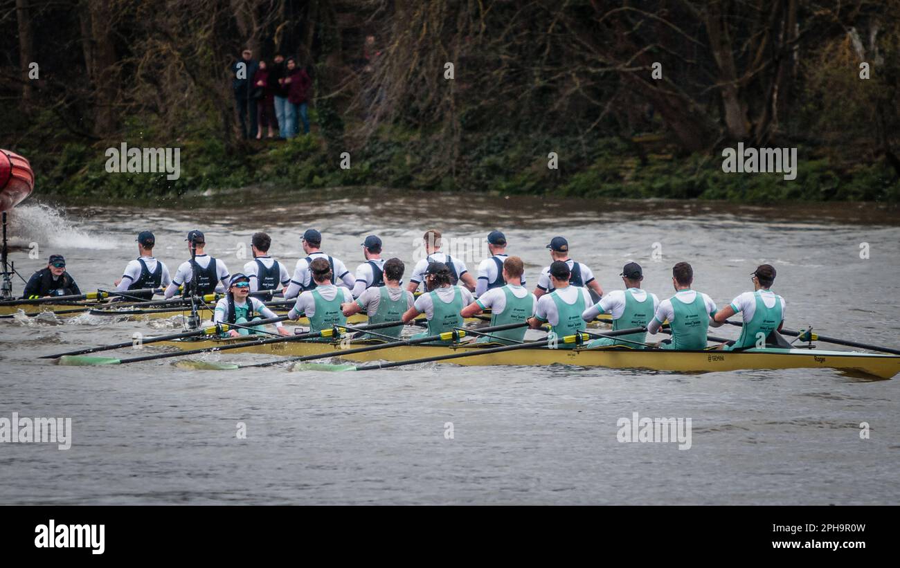 Victory for Cambridge as they edge out Oxford at the Gemini Oxford v Cambridge Boat Race London 2023 Stock Photo