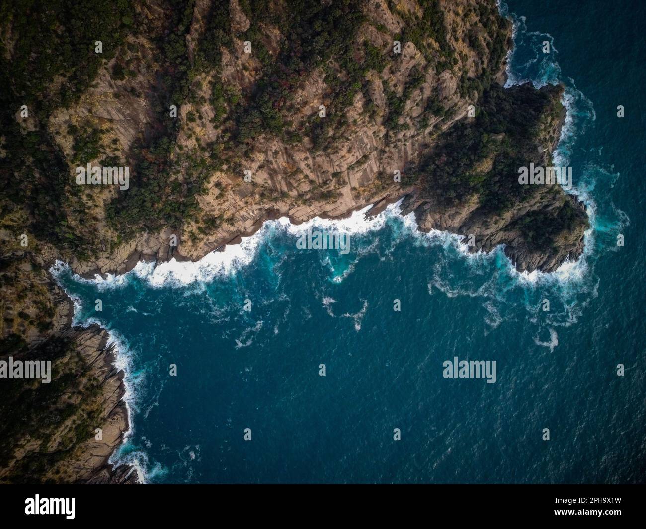 Aerial view stunning blue ocean hi-res stock photography and images - Alamy