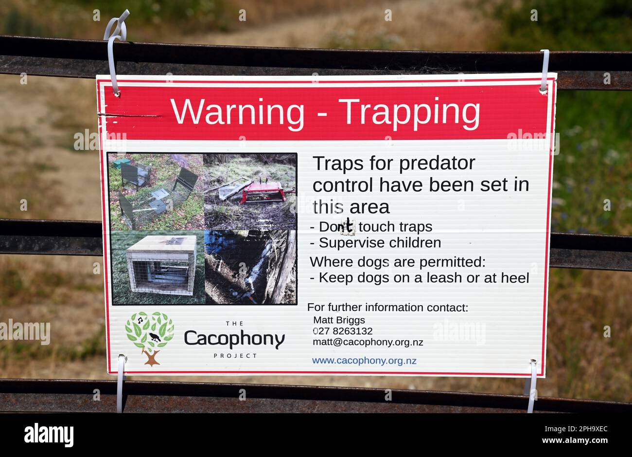 Warning left by members of The Cacophany Project that predator trapping is taking place in a protected grassland area of Central Otago, New Zealand. Stock Photo