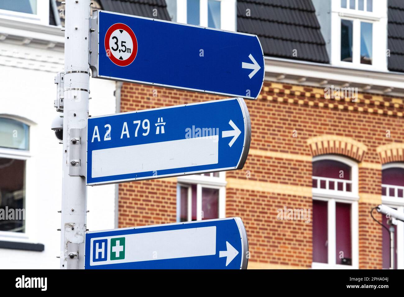 Picture of a dutch roadsign indicating various directions, notably the