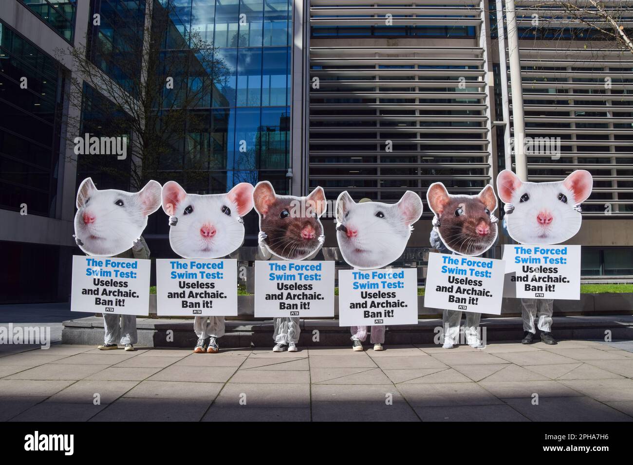 London, UK. 27th March 2023. PETA activists with huge mouse and rat masks staged a protest outside the Home Office, which is responsible for the regulation of animal experiments. PETA are calling on the UK government to introduce a policy banning forced swim tests using mice and rats which the animal rights organisation describes as 'cruel', 'useless' and 'archaic'. Credit: Vuk Valcic/Alamy Live News Stock Photo